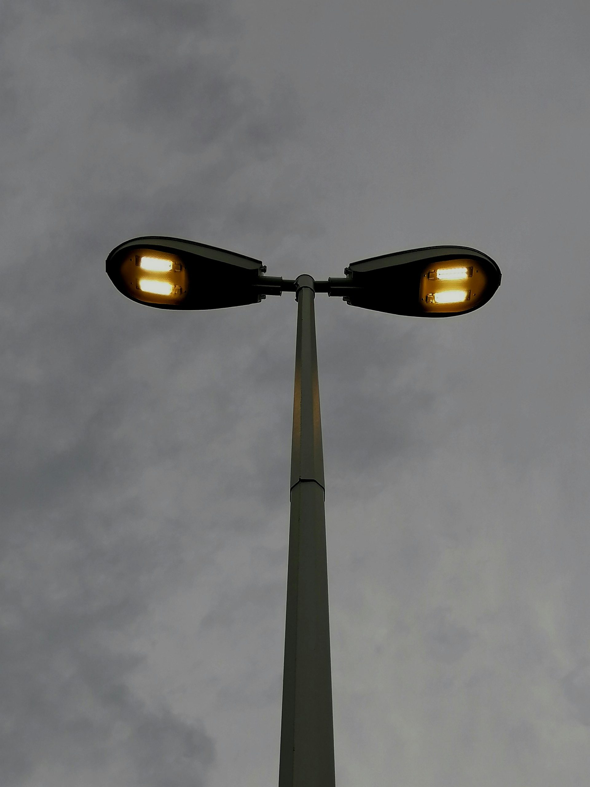 Poste octogonal cónico (facetado) 8 metros galvanizado - Imagen 6